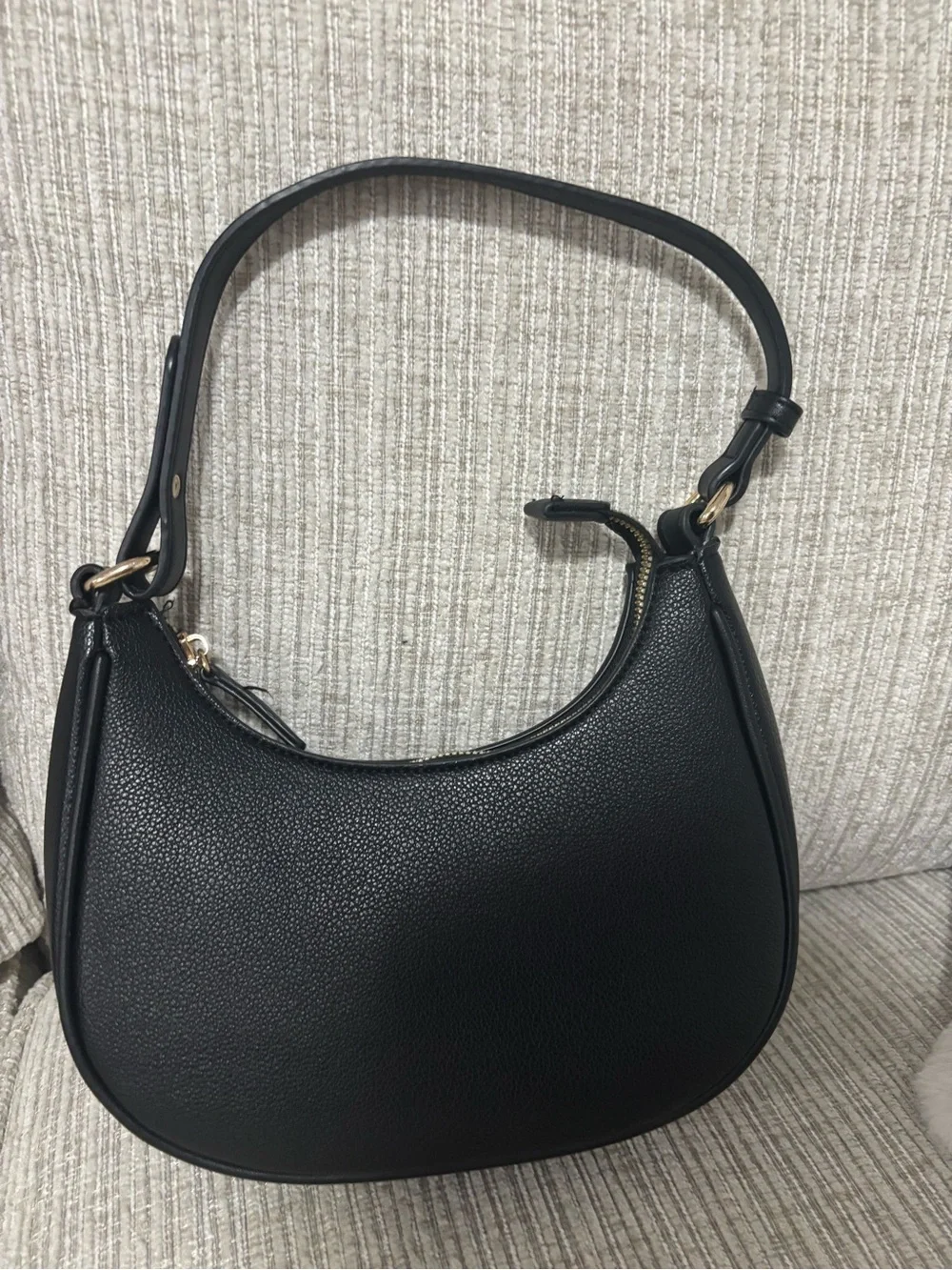 Black shoulder bag